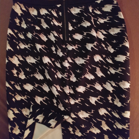 The Limited - Picture 3 of 4